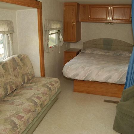 Crescent Bar Camping Resort Studio Cabin 1 Trinidad ภายนอก รูปภาพ