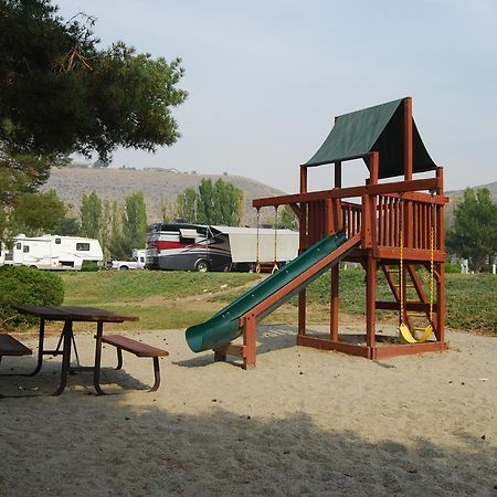 Crescent Bar Camping Resort Studio Cabin 1 Trinidad ภายนอก รูปภาพ