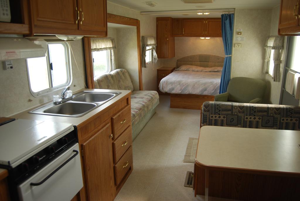 Crescent Bar Camping Resort Studio Cabin 1 Trinidad ภายนอก รูปภาพ