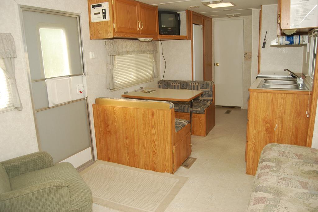 Crescent Bar Camping Resort Studio Cabin 1 Trinidad ภายนอก รูปภาพ